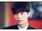 男生涂口红正常吗， 男生涂什么口红