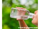 长期喝纯净水到底有没有危害？纯净水对人体的好处和坏处