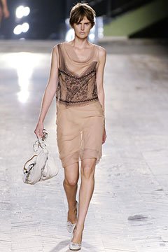 迪奥(Dior)Fashion to beauty 秀场流行与妆容风尚双行记