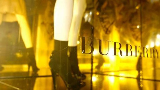 Burberry盈利业绩下滑 香港Prada跌6.3%