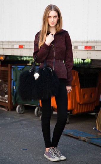 明星色彩趋势：浪漫优雅酒红色