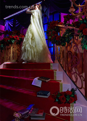 时尚大牌上演圣诞橱窗“大戏”