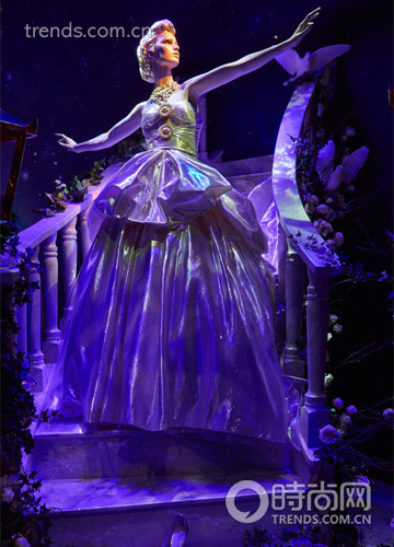 时尚大牌上演圣诞橱窗“大戏”