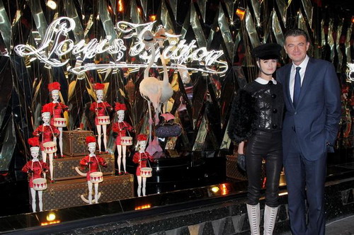 时尚大牌上演圣诞橱窗“大戏”