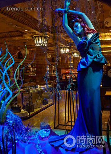 时尚大牌上演圣诞橱窗“大戏”