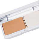 【植村秀净透美白粉饼】